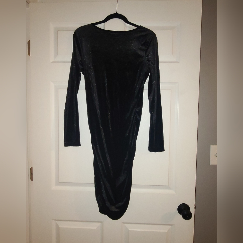 Large black velvet dress - Picture 2 of 3